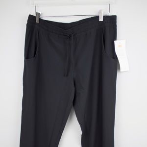 Lucy Black Do Everything Cuffed Pant